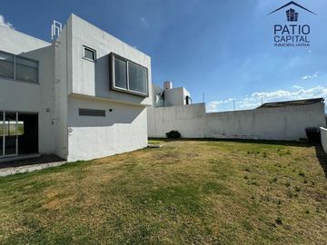 Venta de Casa en Bosque Esmeralda, Atizapán