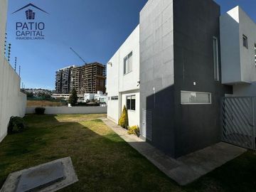 Venta de Casa en Bosque Esmeralda, Atizapán