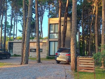 Casa con pileta y vista al golf, en Isla del Golf, Pinamar