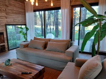 Casa con pileta y vista al golf, en Isla del Golf, Pinamar