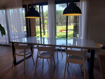 Casa con pileta y vista al golf, en Isla del Golf, Pinamar
