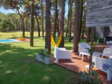 Casa con pileta y vista al golf, en Isla del Golf, Pinamar