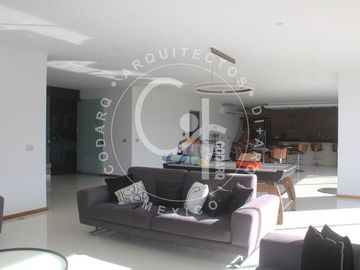 Venta de casa de diseñador en Prado Largo