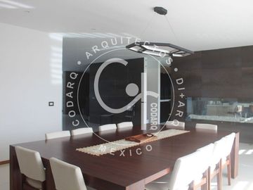 Venta de casa de diseñador en Prado Largo