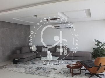 Venta de casa de diseñador en Prado Largo