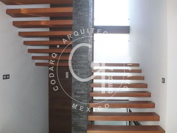 Venta de casa de diseñador en Prado Largo