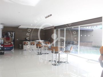 Venta de casa de diseñador en Prado Largo