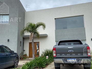 El Canton Norte - Casa sobre Laguna