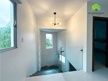 CASA POR ESTRENAR EN ALQUILER - URB PORTAL DEL SOL - MANTA