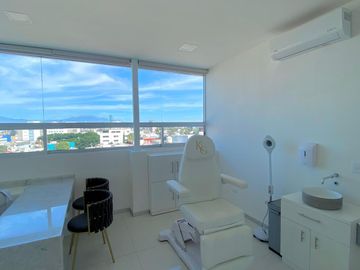 CONSULTORIO EN VENTA EN TORRES MEDICAS 3, JARDINES DE SAN MANUEL, PUEBLA.