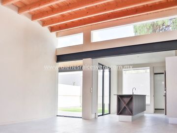 CASA EN PRE- VENTA EN TEQUISQUIAPAN KINTAS. Nena