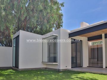 CASA EN PRE- VENTA EN TEQUISQUIAPAN KINTAS. Nena