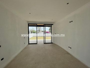 CASA EN PRE- VENTA EN TEQUISQUIAPAN KINTAS. Nena