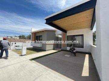 CASA EN PRE- VENTA EN TEQUISQUIAPAN KINTAS. Nena