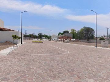 CASA EN PRE- VENTA EN TEQUISQUIAPAN KINTAS. Nena