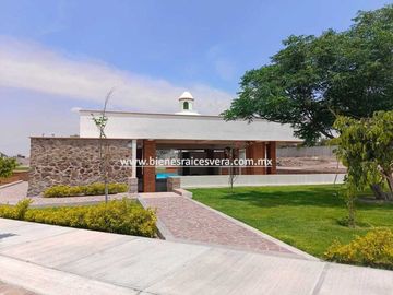 CASA EN PRE- VENTA EN TEQUISQUIAPAN KINTAS. Nena