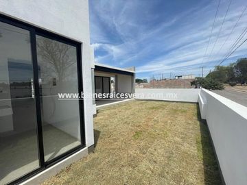 CASA EN PRE- VENTA EN TEQUISQUIAPAN KINTAS. Nena