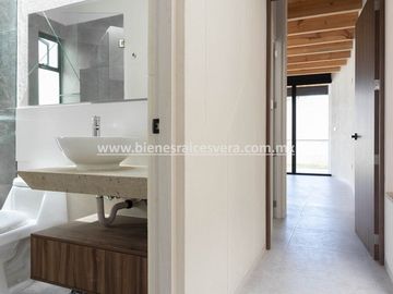 CASA EN PRE- VENTA EN TEQUISQUIAPAN KINTAS. Nena