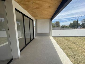 CASA EN PRE- VENTA EN TEQUISQUIAPAN KINTAS. Nena