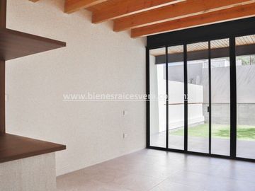 CASA EN PRE- VENTA EN TEQUISQUIAPAN KINTAS. Nena
