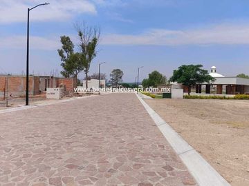 CASA EN PRE- VENTA EN TEQUISQUIAPAN KINTAS. Nena