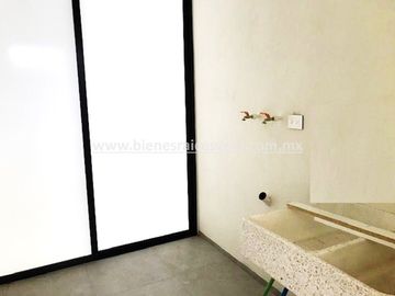 CASA EN PRE- VENTA EN TEQUISQUIAPAN KINTAS. Nena