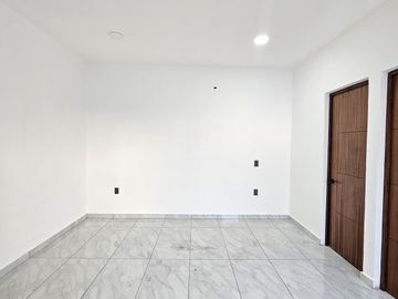 RESIDENCIA  DOS PLANTAS, 3 RECÁMARAS, 3 BAÑOS, COCHERA PARA 2 AUTOS