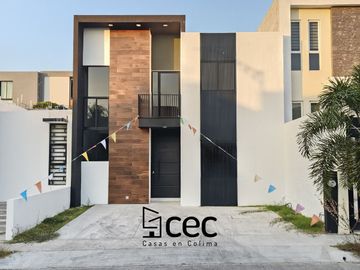 RESIDENCIA  DOS PLANTAS, 3 RECÁMARAS, 3 BAÑOS, COCHERA PARA 2 AUTOS