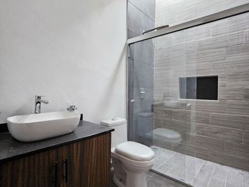 RESIDENCIA EN ZONA NORTE DE VILLA DE ÁLVAREZ, 3 RECÁMARAS, 3 BAÑOS.