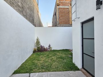 RESIDENCIA EN ZONA NORTE DE VILLA DE ÁLVAREZ, 3 RECÁMARAS, 3 BAÑOS.