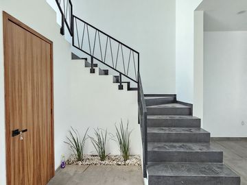 RESIDENCIA EN ZONA NORTE DE VILLA DE ÁLVAREZ, 3 RECÁMARAS, 3 BAÑOS.