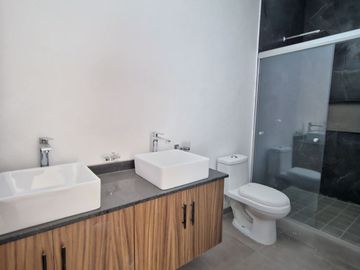 RESIDENCIA EN ZONA NORTE DE VILLA DE ÁLVAREZ, 3 RECÁMARAS, 3 BAÑOS.
