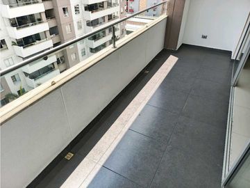 SE VENDE Apartamento Esquinero Piso 9 en La Flora / JV