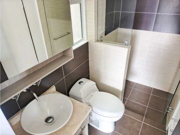 SE VENDE Apartamento Esquinero Piso 9 en La Flora / JV