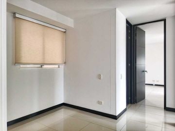 SE VENDE Apartamento Esquinero Piso 9 en La Flora / JV