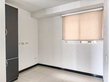 SE VENDE Apartamento Esquinero Piso 9 en La Flora / JV