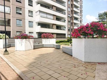 SE VENDE Apartamento Esquinero Piso 9 en La Flora / JV