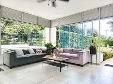SE VENDE Apartamento Esquinero Piso 9 en La Flora / JV