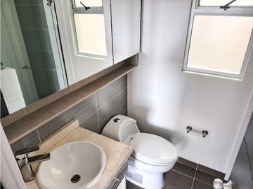 SE VENDE Apartamento Esquinero Piso 9 en La Flora / JV
