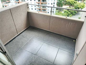 SE VENDE Apartamento Esquinero Piso 9 en La Flora / JV