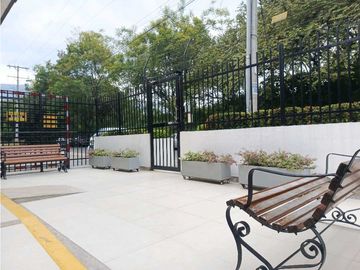 SE VENDE Apartamento Esquinero Piso 9 en La Flora / JV