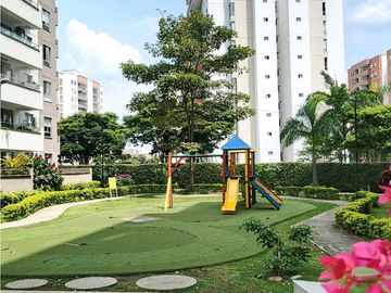 SE VENDE Apartamento Esquinero Piso 9 en La Flora / JV