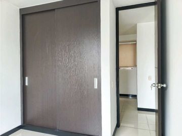 SE VENDE Apartamento Esquinero Piso 9 en La Flora / JV