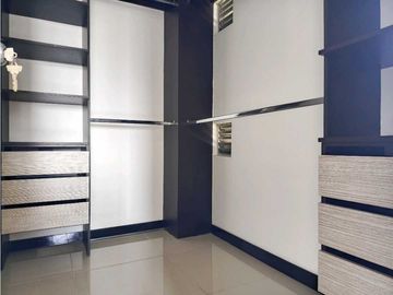 SE VENDE Apartamento Esquinero Piso 9 en La Flora / JV