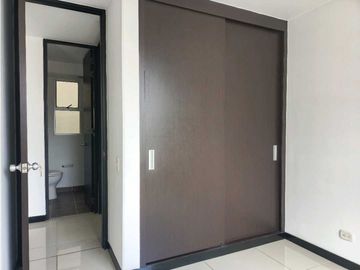 SE VENDE Apartamento Esquinero Piso 9 en La Flora / JV