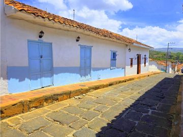 Arriendo Casita Azul Frente al Taller de Oficios Barichara