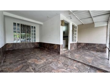 Casa de dos pisos en venta - Barrio Bulevar de Las Mercedes Palmira