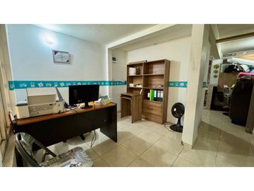 Casa de dos pisos en venta - Barrio Bulevar de Las Mercedes Palmira