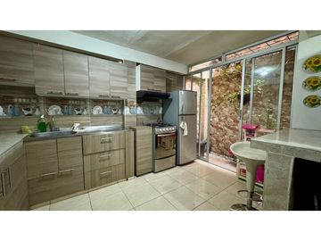 Casa de dos pisos en venta - Barrio Bulevar de Las Mercedes Palmira