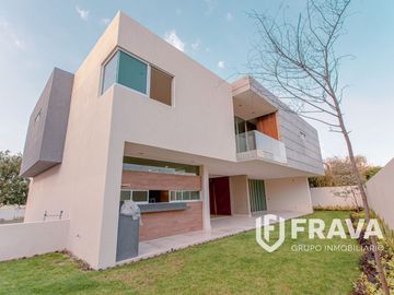 CASA EN VENTA EN BOSQUES DE LOS LAGOS